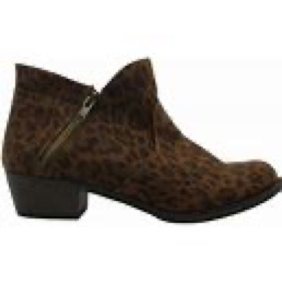 new! American Rag Abby Ankle Booties in Leopard Microsuede Size 6 - Picture 2 of 11